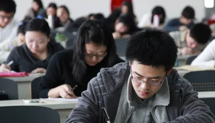 政考网:本科考公有希望吗?(图1) 考试公务员.png